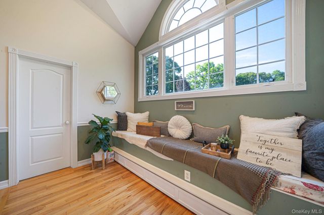 364 Twilight Lane, Smithtown, NY 11787