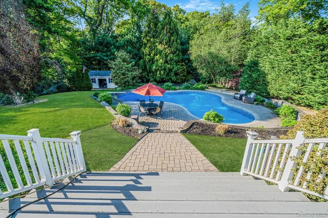 364 Twilight Lane, Smithtown, NY 11787