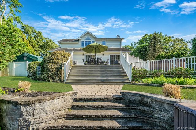 364 Twilight Lane, Smithtown, NY 11787