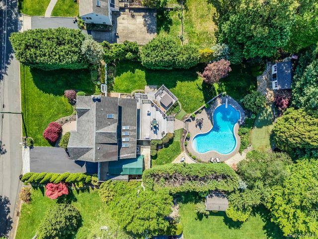 364 Twilight Lane, Smithtown, NY 11787