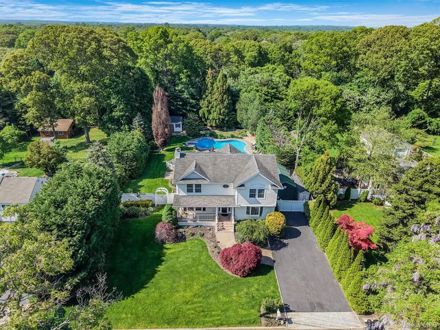 364 Twilight Lane, Smithtown, NY 11787