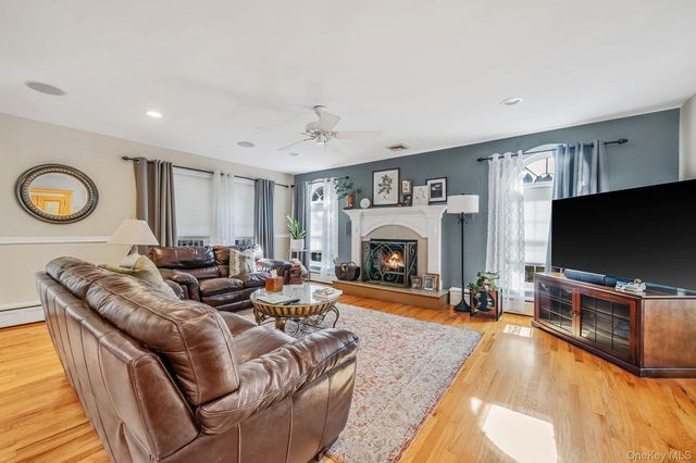 364 Twilight Lane, Smithtown, NY 11787