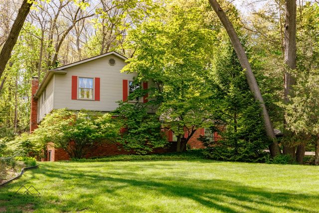 2895 Parkway Place, Hartland, MI 48353