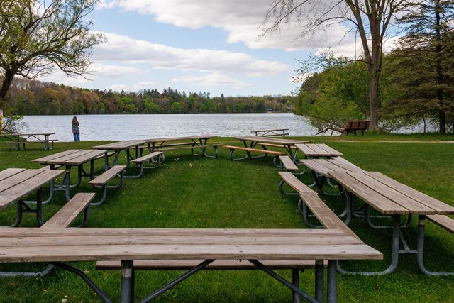2895 Parkway Place, Hartland, MI 48353