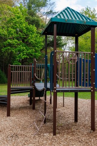 2895 Parkway Place, Hartland, MI 48353