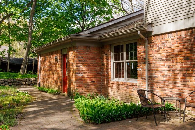 2895 Parkway Place, Hartland, MI 48353