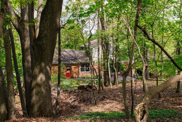 2895 Parkway Place, Hartland, MI 48353