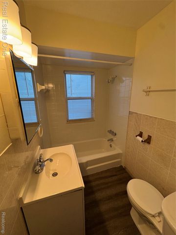 7535 Meadow Avenue, Warren, MI 48091