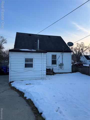 7535 Meadow Avenue, Warren, MI 48091