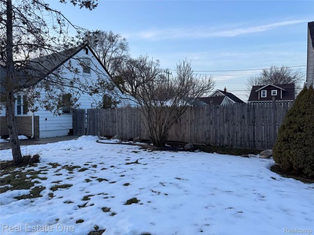 7535 Meadow Avenue, Warren, MI 48091