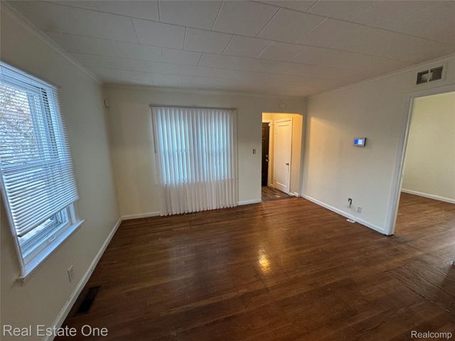 7535 Meadow Avenue, Warren, MI 48091