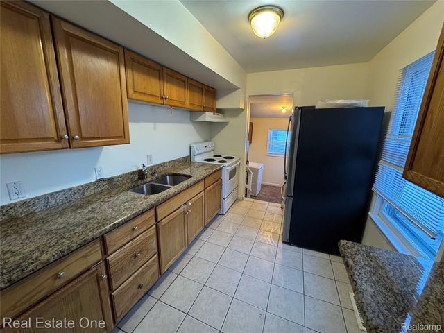 7535 Meadow Avenue, Warren, MI 48091