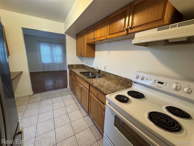 7535 Meadow Avenue, Warren, MI 48091