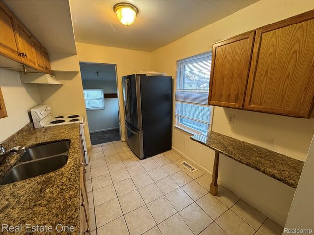 7535 Meadow Avenue, Warren, MI 48091