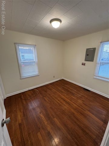 7535 Meadow Avenue, Warren, MI 48091