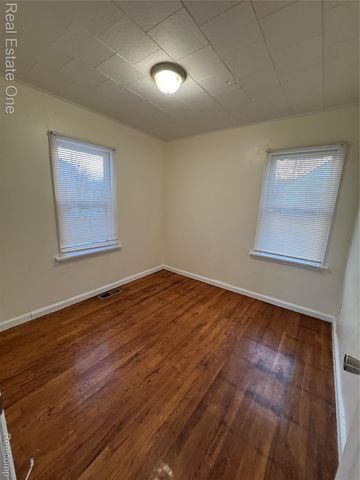 7535 Meadow Avenue, Warren, MI 48091