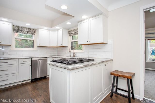12769 Lasalle Lane, Huntington Woods, MI 48070