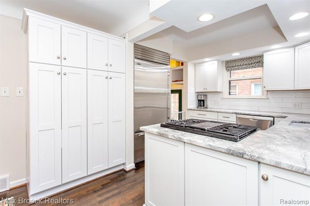 12769 Lasalle Lane, Huntington Woods, MI 48070