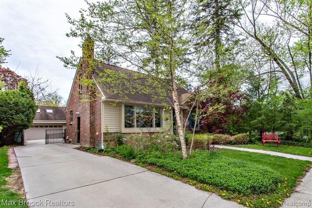 12769 Lasalle Lane, Huntington Woods, MI 48070