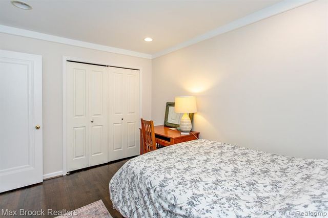 12769 Lasalle Lane, Huntington Woods, MI 48070