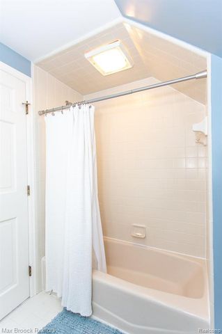 12769 Lasalle Lane, Huntington Woods, MI 48070