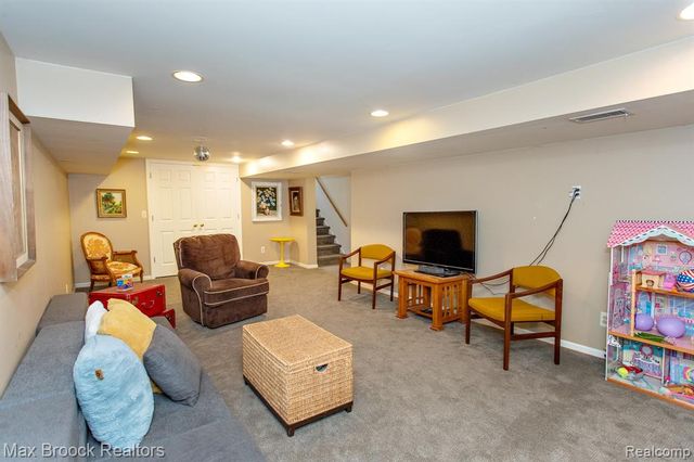 12769 Lasalle Lane, Huntington Woods, MI 48070