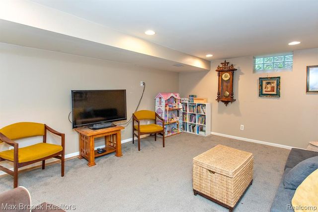 12769 Lasalle Lane, Huntington Woods, MI 48070