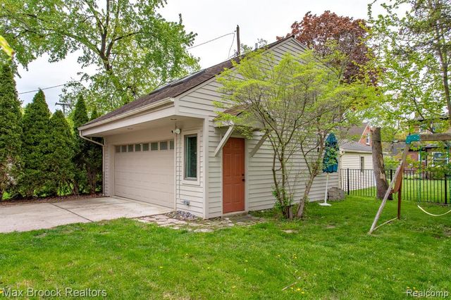 12769 Lasalle Lane, Huntington Woods, MI 48070