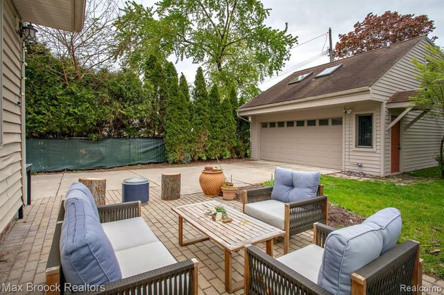 12769 Lasalle Lane, Huntington Woods, MI 48070