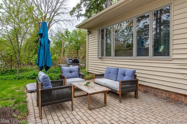 12769 Lasalle Lane, Huntington Woods, MI 48070