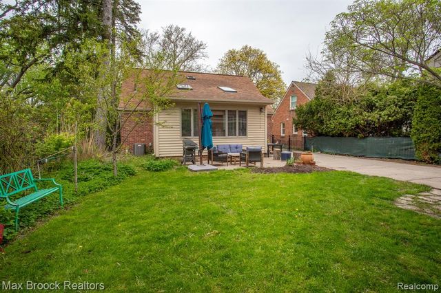 12769 Lasalle Lane, Huntington Woods, MI 48070