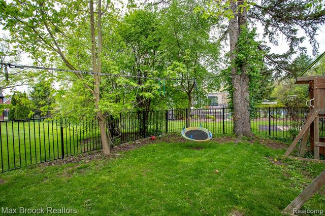 12769 Lasalle Lane, Huntington Woods, MI 48070