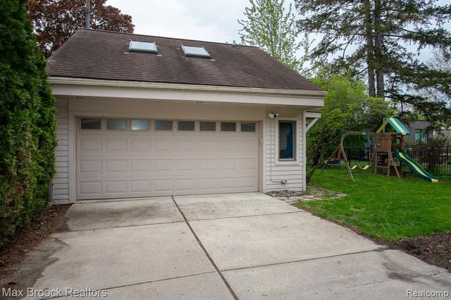 12769 Lasalle Lane, Huntington Woods, MI 48070