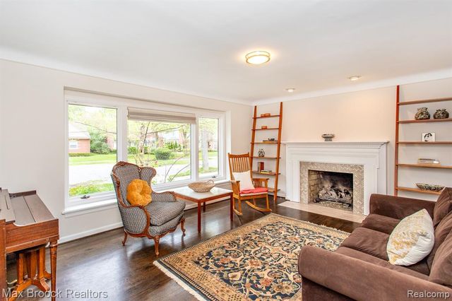 12769 Lasalle Lane, Huntington Woods, MI 48070