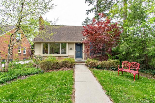 12769 Lasalle Lane, Huntington Woods, MI 48070