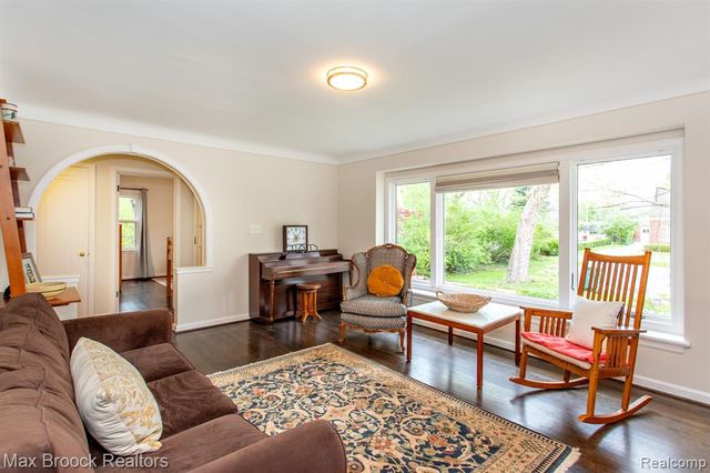 12769 Lasalle Lane, Huntington Woods, MI 48070