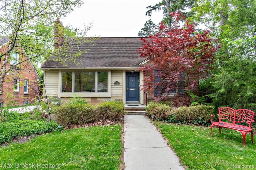 12769 Lasalle Lane, Huntington Woods, MI 48070