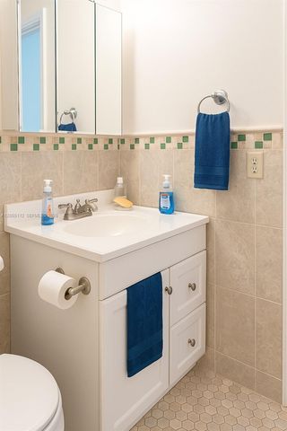 901 SW 11th Avenue 4H, Hallandale Beach, FL 33009