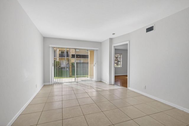 1120 Lake Shore Dr 103, Lake Park, FL 33403