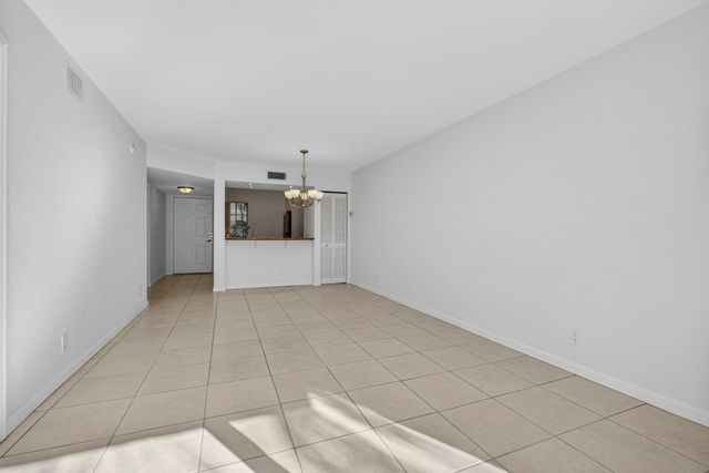 1120 Lake Shore Dr 103, Lake Park, FL 33403