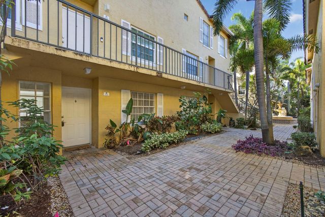 1120 Lake Shore Dr 103, Lake Park, FL 33403