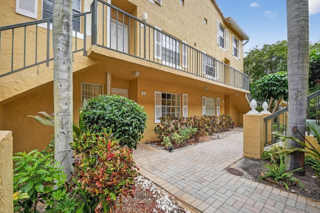 1120 Lake Shore Dr 103, Lake Park, FL 33403