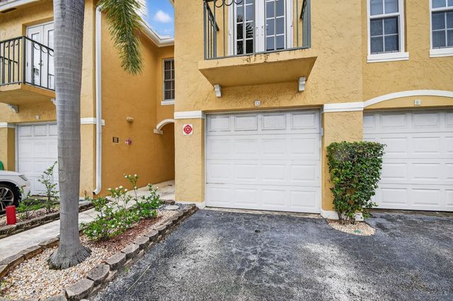 1120 Lake Shore Dr 103, Lake Park, FL 33403