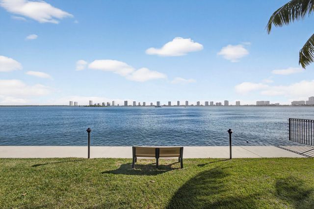 1120 Lake Shore Dr 103, Lake Park, FL 33403