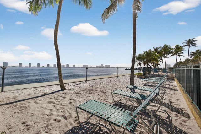 1120 Lake Shore Dr 103, Lake Park, FL 33403