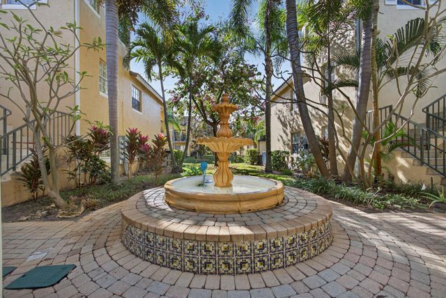 1120 Lake Shore Dr 103, Lake Park, FL 33403