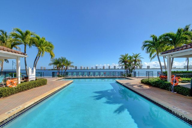 1120 Lake Shore Dr 103, Lake Park, FL 33403