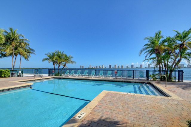 1120 Lake Shore Dr 103, Lake Park, FL 33403