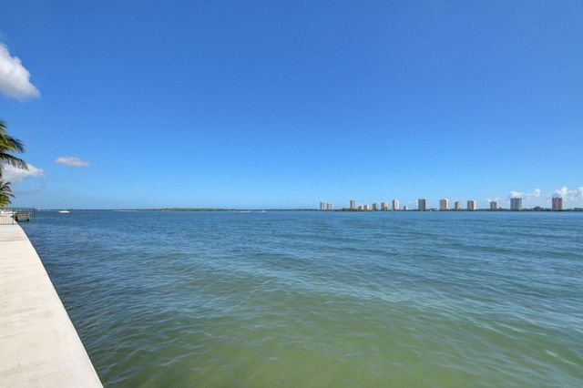 1120 Lake Shore Dr 103, Lake Park, FL 33403