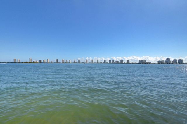 1120 Lake Shore Dr 103, Lake Park, FL 33403